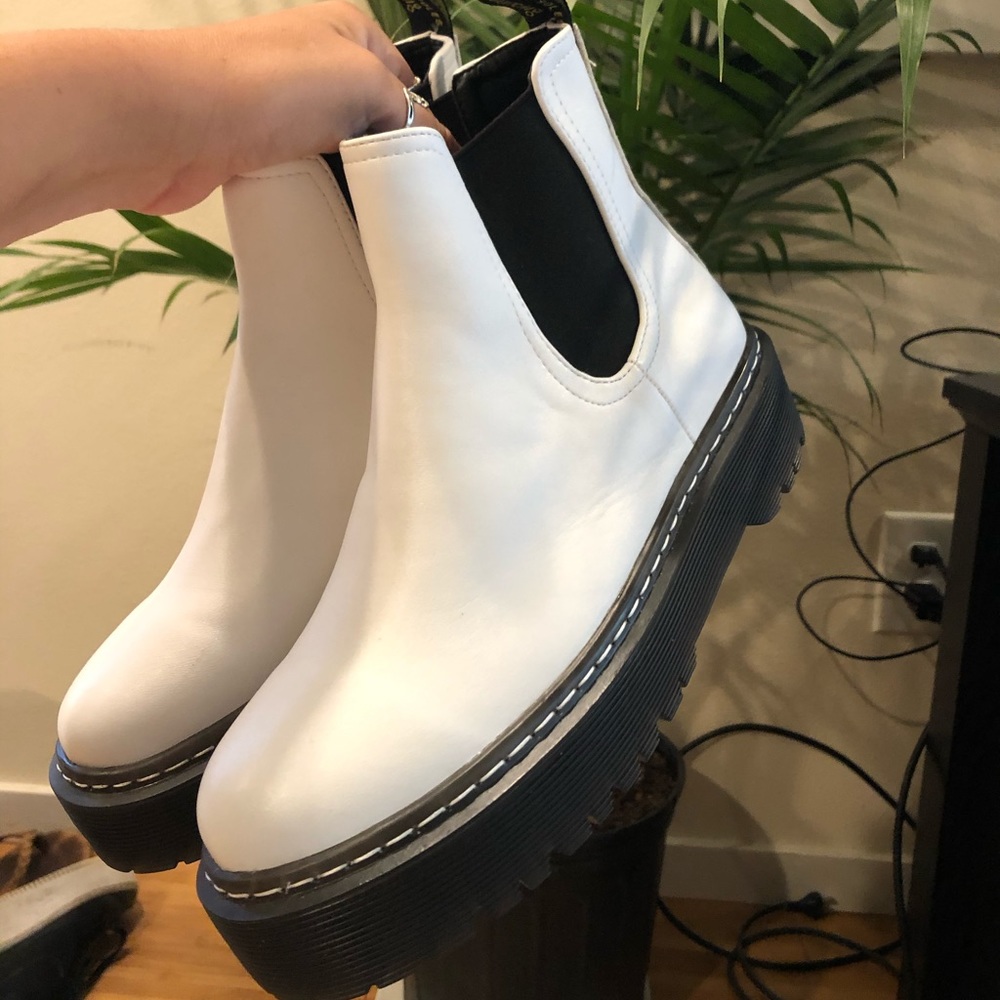 White fake platform docs